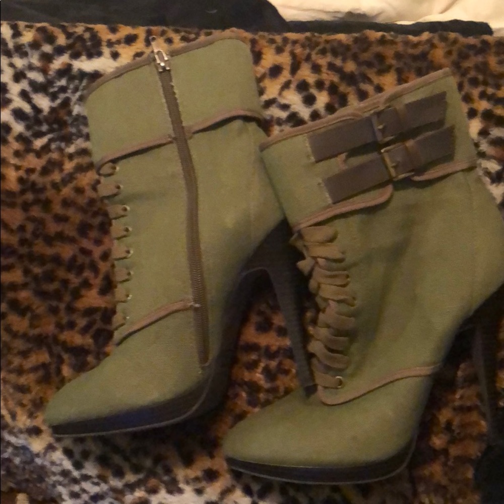 Green khaki boots,brown trim, side zipper, 4”heels